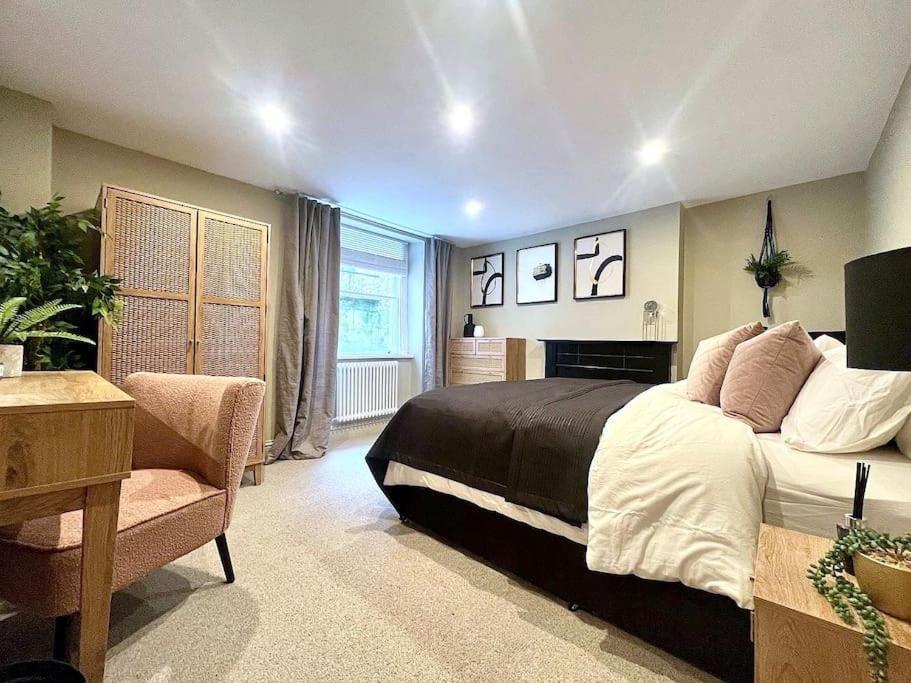 Fabulous Large Apartment In Great Location Бат Екстер'єр фото