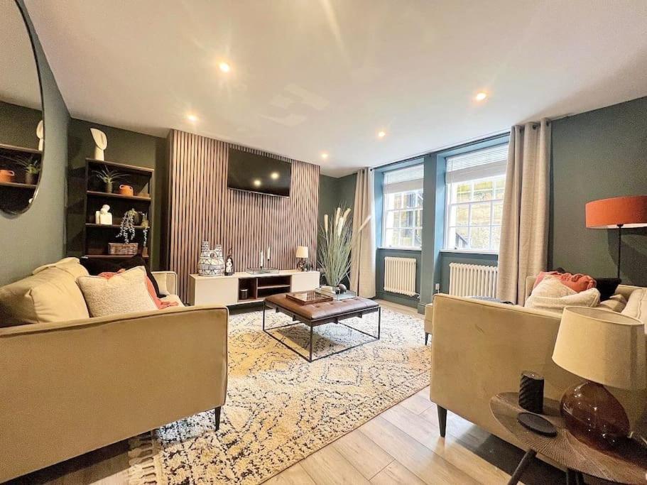 Fabulous Large Apartment In Great Location Бат Екстер'єр фото